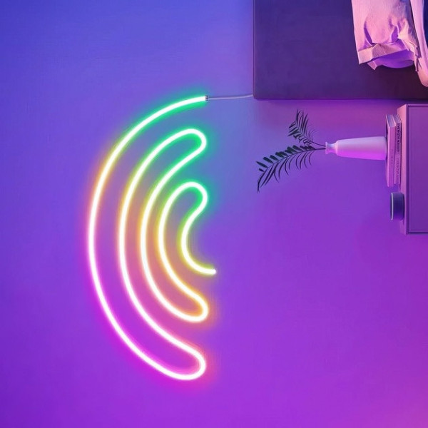 Неонова RGB стрічка у формі світлової дуги на стіні